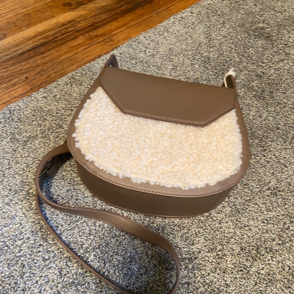 Universal thread crossbody